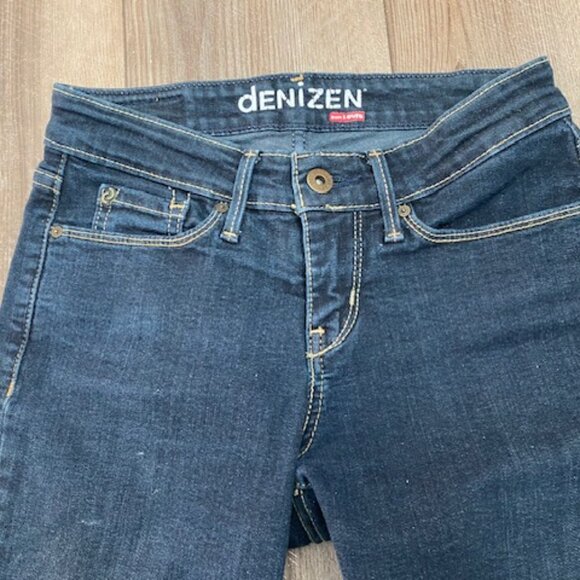 DENIZEN by Levis * BASIC Darker BLUE cuffed CAPRIS * STRETCH Cropped JEANS * 2 - Picture 2 of 7